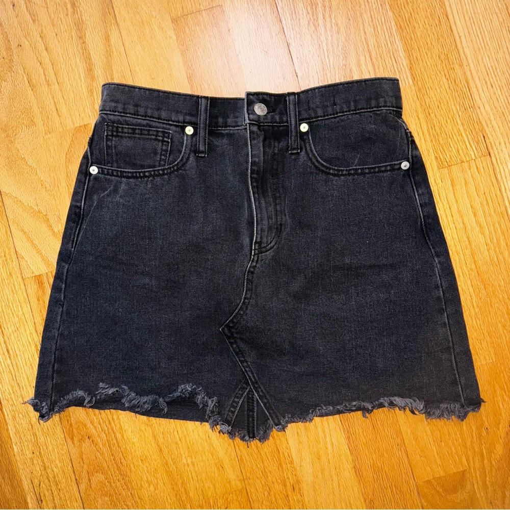 Madewell Rigid Denim A-Line Skirt Charcoal Gray 26 EUC Goth Grunge Witchy Frayed